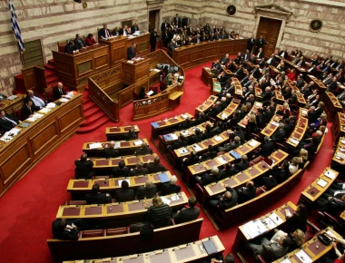 Κατά της υιοθεσίας παιδιών από ομόφυλα ζευγάρια 10 βουλευτές του ΣΥΡΙΖΑ